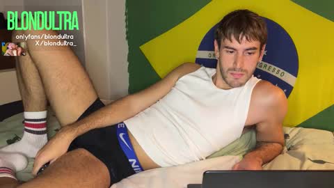Snapshot of blondultra chatting on 11-07-25, 03:45 blondultra online show from 11-07-25, 03:45