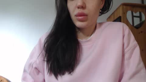 Snapshot of blondyelena chatting on 05-17-26, 06:11 blondyelena online show from 05-17-26, 06:11