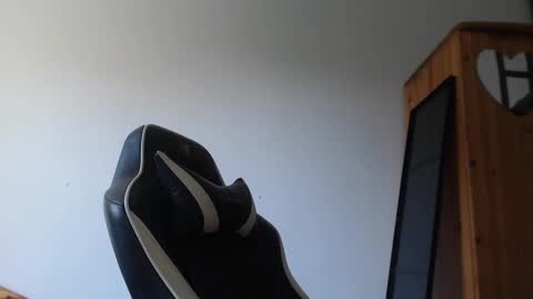 Snapshot of blondyelena chatting on 05-21-26, 05:58 blondyelena online show from 05-21-26, 05:58