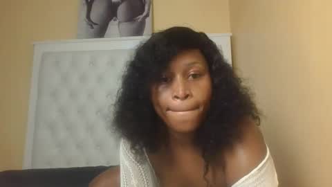Snapshot of blondykiki chatting on 10-10-25, 03:33 Blondykiki online show from 10-10-25, 03:33