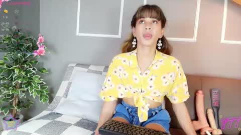 Snapshot of bloom_apple chatting on 07-20-26, 06:43 Mara online show from 07-20-26, 06:43