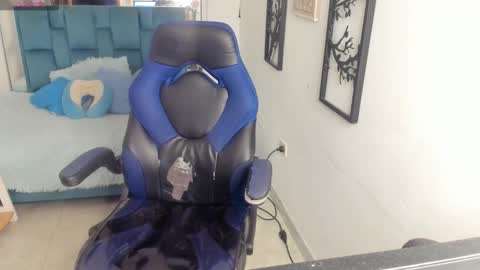 Snapshot of bloom_winxx chatting on 02-27-26, 04:12 bloom_winxx online show from 02-27-26, 04:12