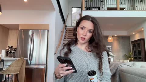 Snapshot of bloomyogi chatting on 01-08-26, 08:33 Emma Bloom online show from 01-08-26, 08:33