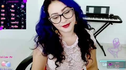 Snapshot of blue_dance chatting on 11-21-25, 04:44 susan online show from 11-21-25, 04:44