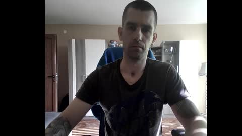 Snapshot of blue_eyed_wolf chatting on 11-09-25, 08:12 Runaway online show from 11-09-25, 08:12