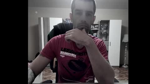 Snapshot of blue_eyed_wolf chatting on 11-26-25, 08:54 Runaway online show from 11-26-25, 08:54