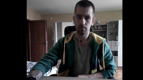 Snapshot of blue_eyed_wolf chatting on 12-16-25, 07:13 Runaway online show from 12-16-25, 07:13