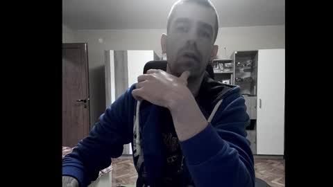 Snapshot of blue_eyed_wolf chatting on 02-08-26, 04:10 Runaway online show from 02-08-26, 04:10