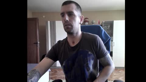 Snapshot of blue_eyed_wolf chatting on 03-04-26, 12:33 Runaway online show from 03-04-26, 12:33
