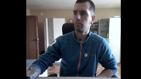 Snapshot of blue_eyed_wolf chatting on 05-07-26, 11:37 Runaway online show from 05-07-26, 11:37