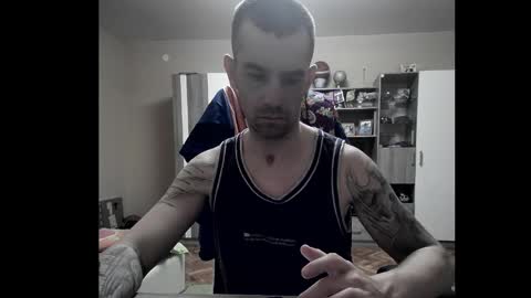 Snapshot of blue_eyed_wolf chatting on 05-31-26, 08:10 Runaway online show from 05-31-26, 08:10