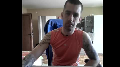 Snapshot of blue_eyed_wolf chatting on 06-05-26, 10:10 Runaway online show from 06-05-26, 10:10
