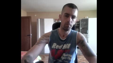 Snapshot of blue_eyed_wolf chatting on 06-27-26, 01:39 Runaway online show from 06-27-26, 01:39