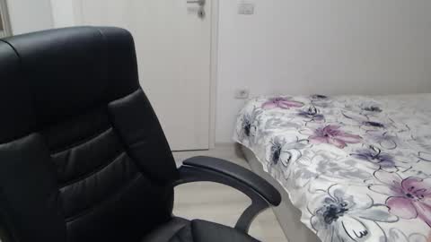 Juliet online show from 11-18-25, 05:17