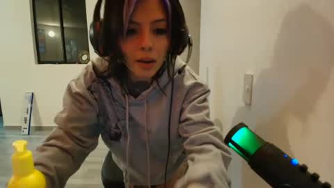 Snapshot of blue_tatuu1 chatting on 01-31-25, 01:54 Alice bleu for friends online show from 01-31-25, 01:54