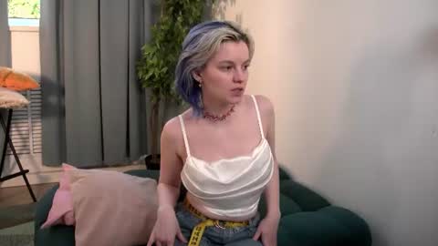 Snapshot of bluebeell chatting on 07-04-26, 01:17 bluebeell online show from 07-04-26, 01:17