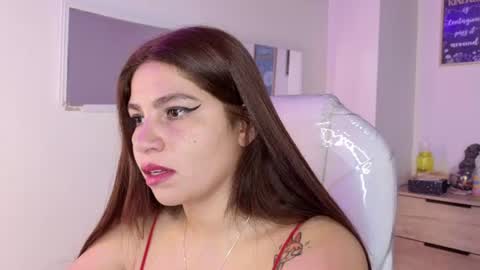 Snapshot of bluee_hazell chatting on 06-17-26, 11:56 online show from 06-17-26, 11:56