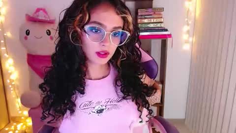 Snapshot of bluee_v chatting on 01-17-26, 12:37 Im Abril .. Nice to meet you thumb up me please its important INDEPENDENT MODEL online show from 01-17-26, 12:37