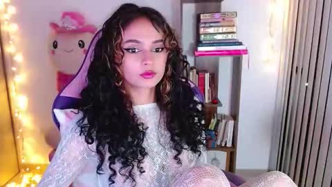 Snapshot of bluee_v chatting on 02-18-26, 01:45 Im Abril .. Nice to meet you thumb up me please its important INDEPENDENT MODEL online show from 02-18-26, 01:45