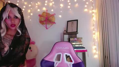 Snapshot of bluee_v chatting on 03-04-26, 12:38 Im Abril .. Nice to meet you thumb up me please its important INDEPENDENT MODEL online show from 03-04-26, 12:38