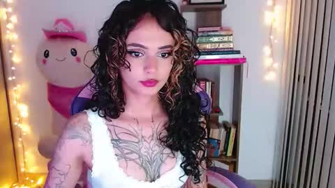 Snapshot of bluee_v chatting on 03-22-26, 02:26 Im Abril .. Nice to meet you thumb up me please its important INDEPENDENT MODEL online show from 03-22-26, 02:26
