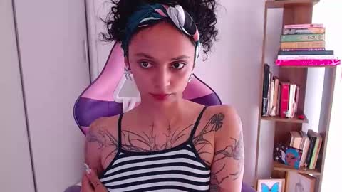 Snapshot of bluee_v chatting on 03-24-26, 06:57 Im Abril .. Nice to meet you thumb up me please its important INDEPENDENT MODEL online show from 03-24-26, 06:57