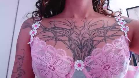 Snapshot of bluee_v chatting on 04-03-26, 05:44 Im Abril .. Nice to meet you thumb up me please its important INDEPENDENT MODEL online show from 04-03-26, 05:44