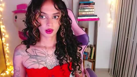 Snapshot of bluee_v chatting on 04-23-26, 02:02 Im Abril .. Nice to meet you thumb up me please its important INDEPENDENT MODEL online show from 04-23-26, 02:02