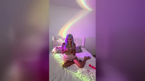 Snapshot of bluee_v chatting on 05-09-26, 01:55 Im Abril .. Nice to meet you thumb up me please its important INDEPENDENT MODEL online show from 05-09-26, 01:55