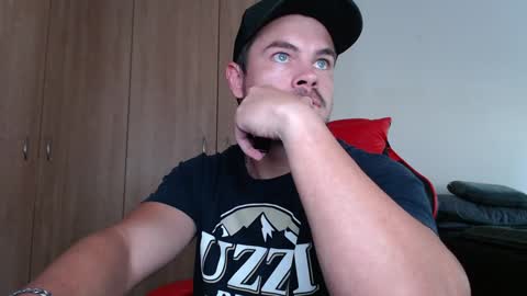 blueeyeboy0 online show from 01-06-25, 12:35