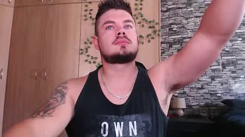 blueeyeboy0 online show from 10-09-25, 07:17