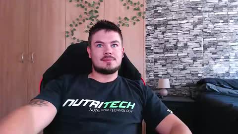 blueeyeboy0 online show from 10-23-25, 08:02