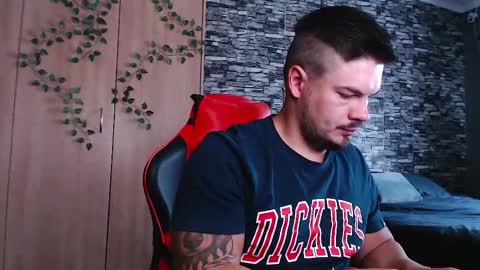 blueeyeboy0 online show from 11-11-25, 07:52