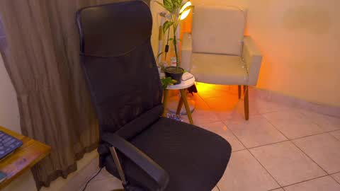 Snapshot of blueflora chatting on 04-06-26, 03:02 FLORAA online show from 04-06-26, 03:02