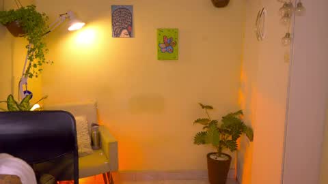 Snapshot of blueflora chatting on 04-07-26, 07:20 FLORAA online show from 04-07-26, 07:20