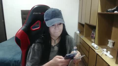 Snapshot of bluegoddessstoned chatting on 09-19-25, 08:20 bluegoddessstoned online show from 09-19-25, 08:20