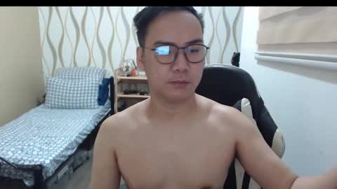 Snapshot of blueranger27 chatting on 03-04-26, 02:39 Andy Tan online show from 03-04-26, 02:39