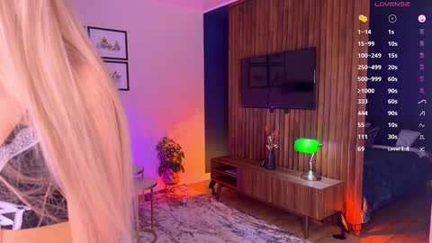 Mikki chan online show from 10-18-25, 02:51