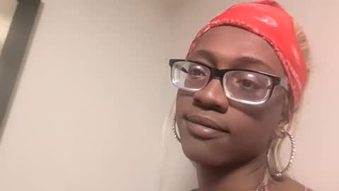 Snapshot of blushbitxh chatting on 12-22-24, 01:23 BLUSHBITXH online show from 12-22-24, 01:23