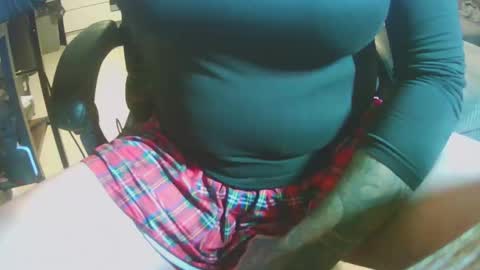 Snapshot of blustar81 chatting on 11-02-25, 06:10 Blustar81 online show from 11-02-25, 06:10