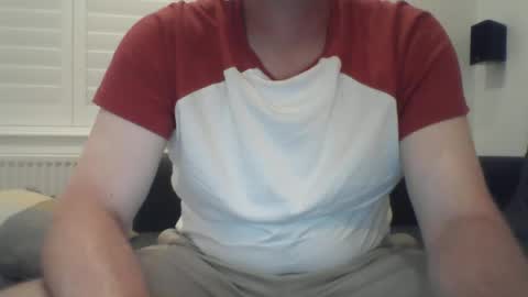 Snapshot of bobby_113 chatting on 06-28-26, 01:00 bobby_113 online show from 06-28-26, 01:00