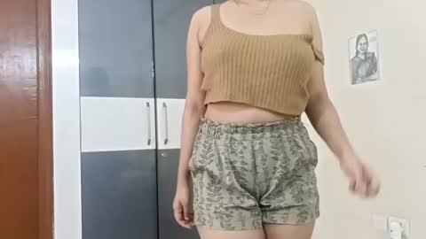 Snapshot of bodyandbrush chatting on 06-19-26, 06:51 Sofia online show from 06-19-26, 06:51