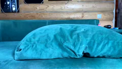 Nail and Olivia online show from 11-21-25, 10:14