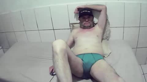 Snapshot of bolado23 chatting on 09-15-25, 06:52 Cesar Augusto Pierdona online show from 09-15-25, 06:52