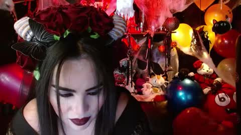 Paris online show from 10-31-25, 12:00