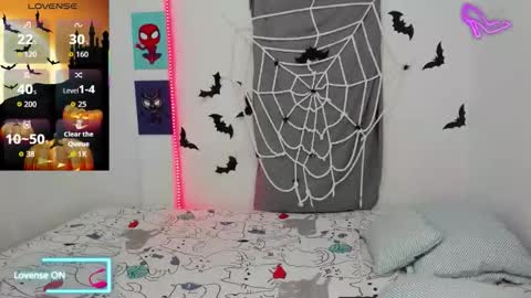 Snapshot of bomburheroes chatting on 10-16-25, 03:07 bombon y bellota online show from 10-16-25, 03:07