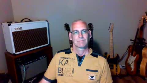 Snapshot of bomec40 chatting on 07-12-26, 02:02 Carl online show from 07-12-26, 02:02