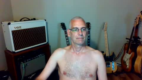 Snapshot of bomec40 chatting on 07-20-26, 11:23 Carl online show from 07-20-26, 11:23