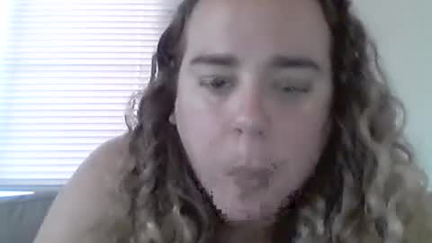 Snapshot of bongmamabear chatting on 07-14-26, 05:29 bongmamabear online show from 07-14-26, 05:29