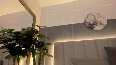 Snapshot of bonnie_bloom chatting on 01-03-25, 01:48 Bonnie online show from 01-03-25, 01:48